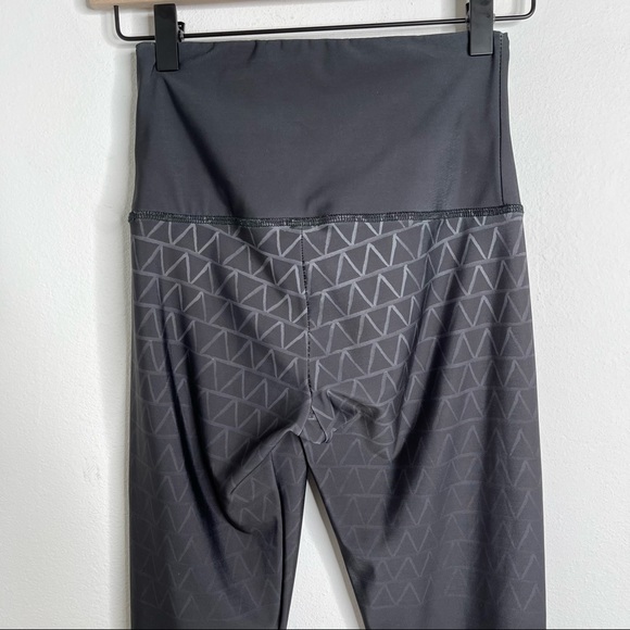 Onzie Black High Rise Las Lunas Graphic Full Leg Leggings Size XS Moonphases - Picture 10 of 16